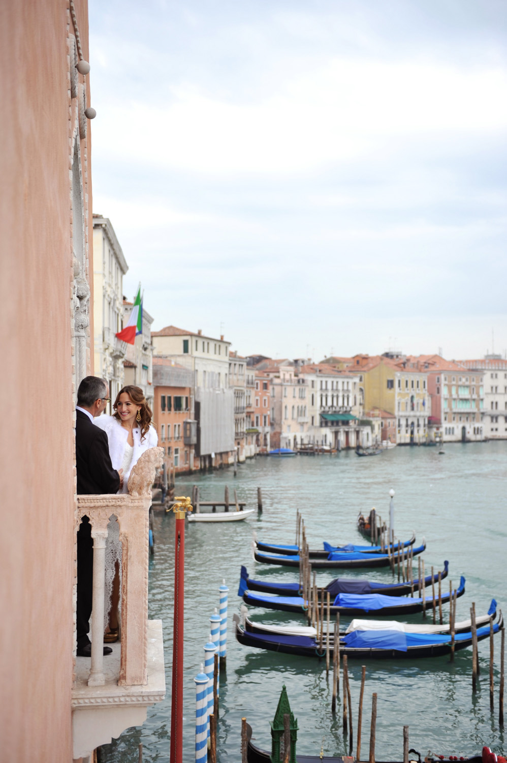 Hochzeitsfotos von Moscha und Nikos Hochzeit Venedig im Ca' Sagredo Hotel, fotografiert von Hochzeitsfotograf Venedig XOANDREA