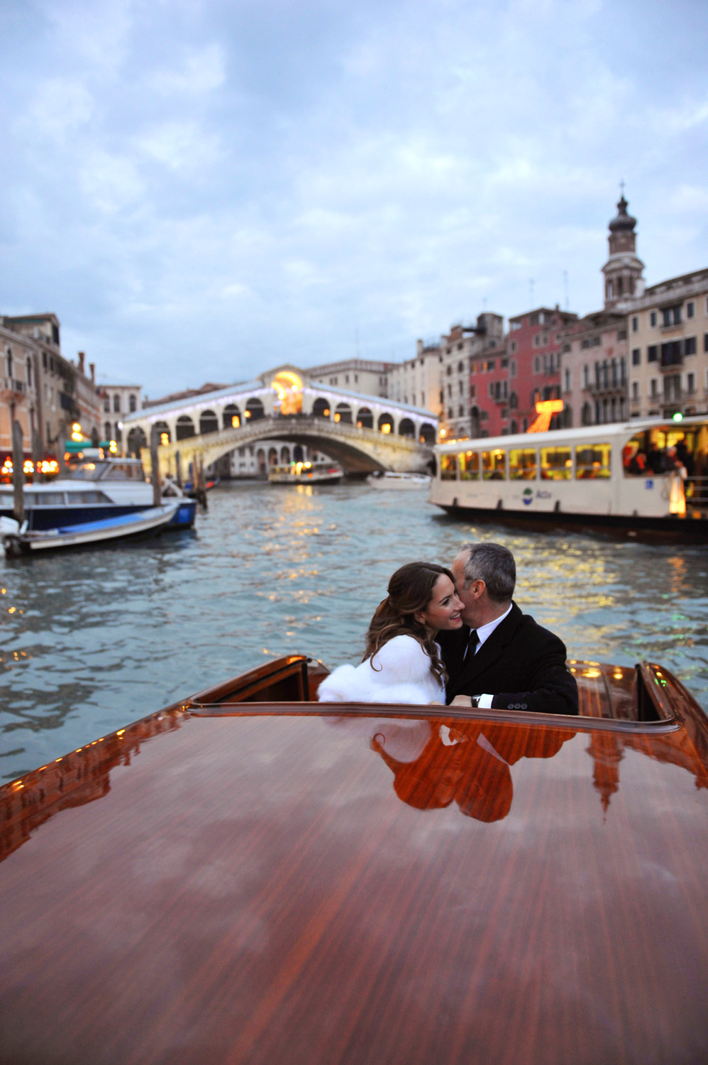 Hochzeitsfotos von Moscha und Nikos Hochzeit Venedig im Ca' Sagredo Hotel, fotografiert von Hochzeitsfotograf Venedig XOANDREA