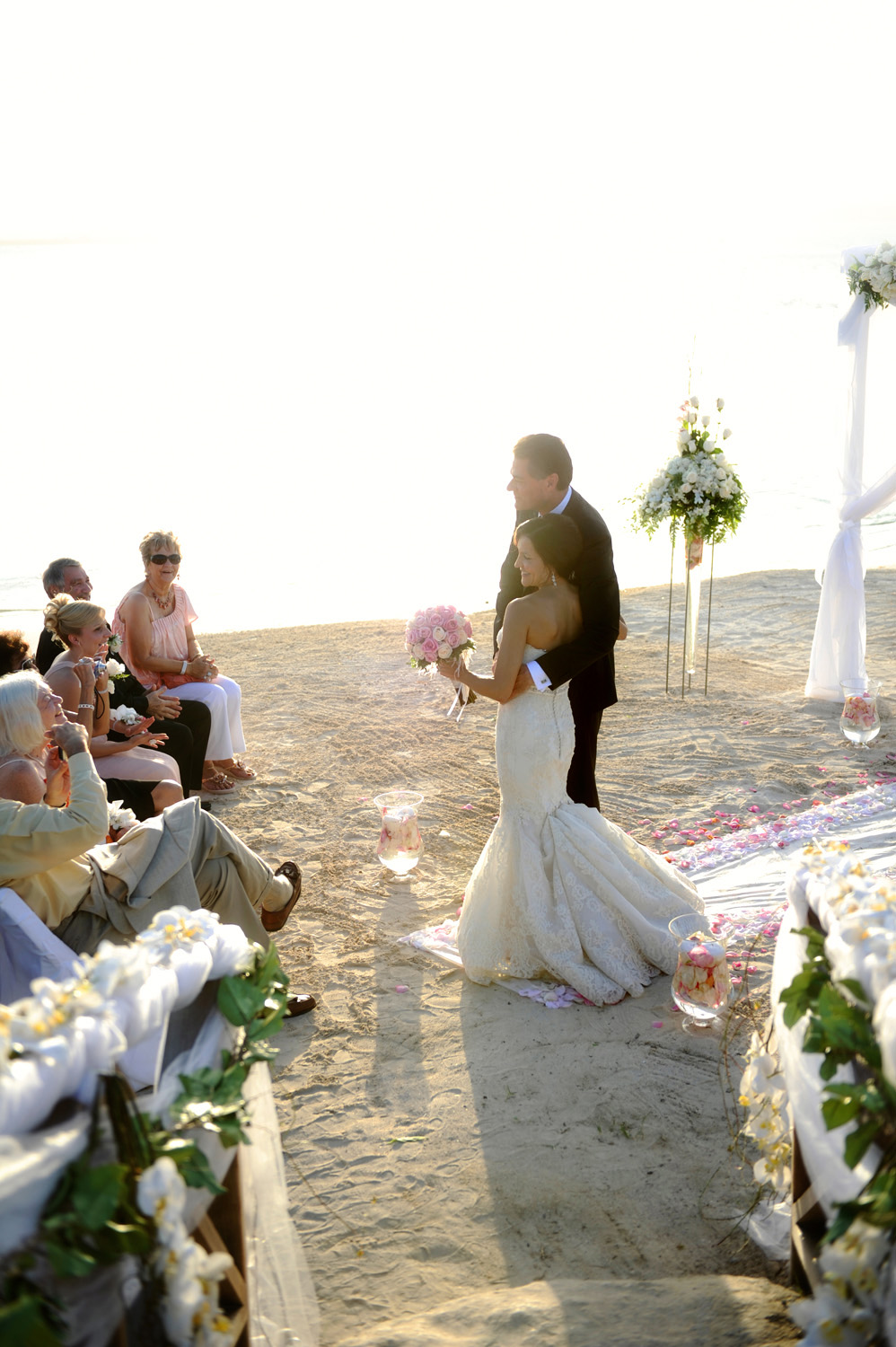 Kathi & Joe's Hochzeit am Strand im Jumby Bay Resort bei Antigua Karibik von Strandhochzeit Hochzeitsfotograf XOANDREA