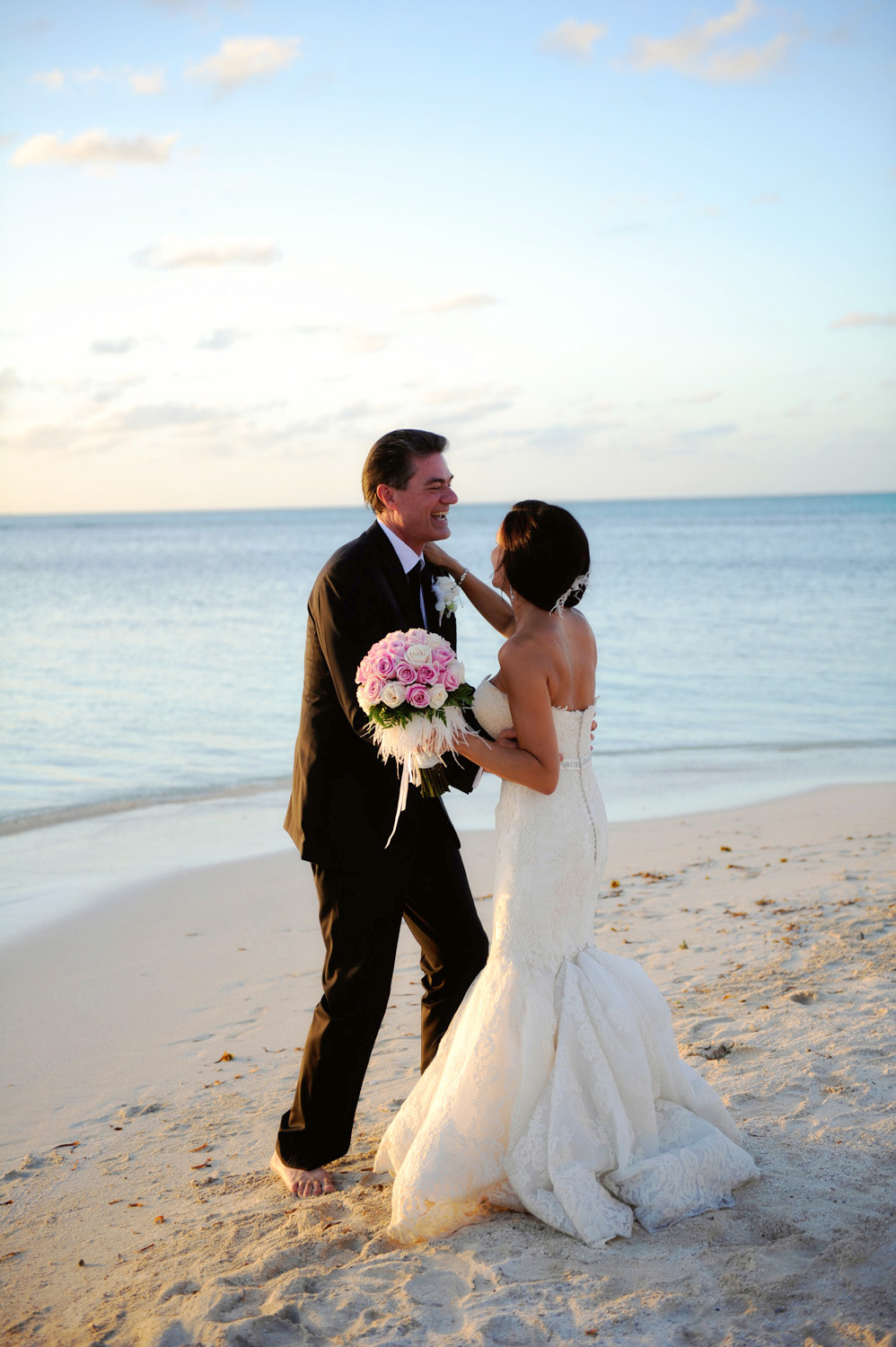 Kathi & Joe's Hochzeit am Strand im Jumby Bay Resort bei Antigua Karibik von Strandhochzeit Hochzeitsfotograf XOANDREA