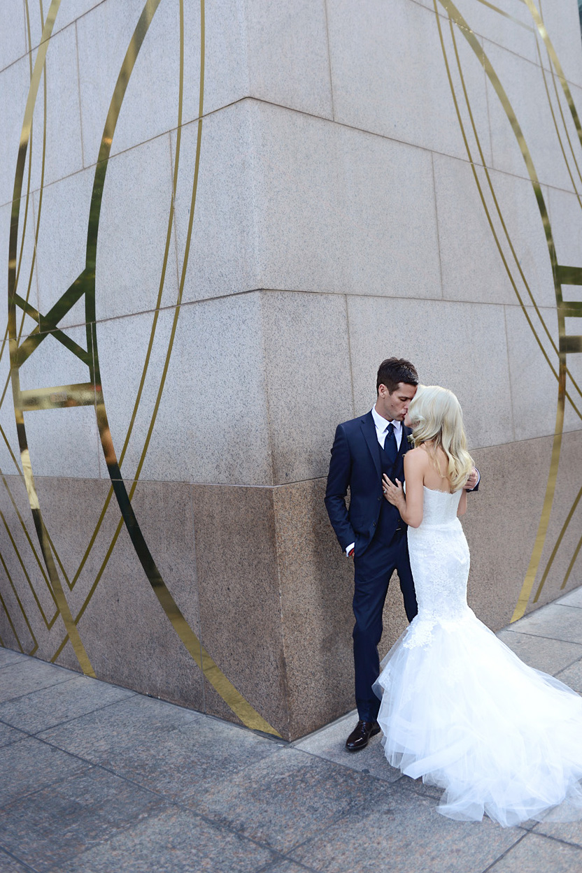 Wedding photos of Alice and Travis and their Rockefeller Center Wedding at 620 Loft and Garden New York and Lotte Palace Hotel, photographed by wedding photographer New York XOANDREA