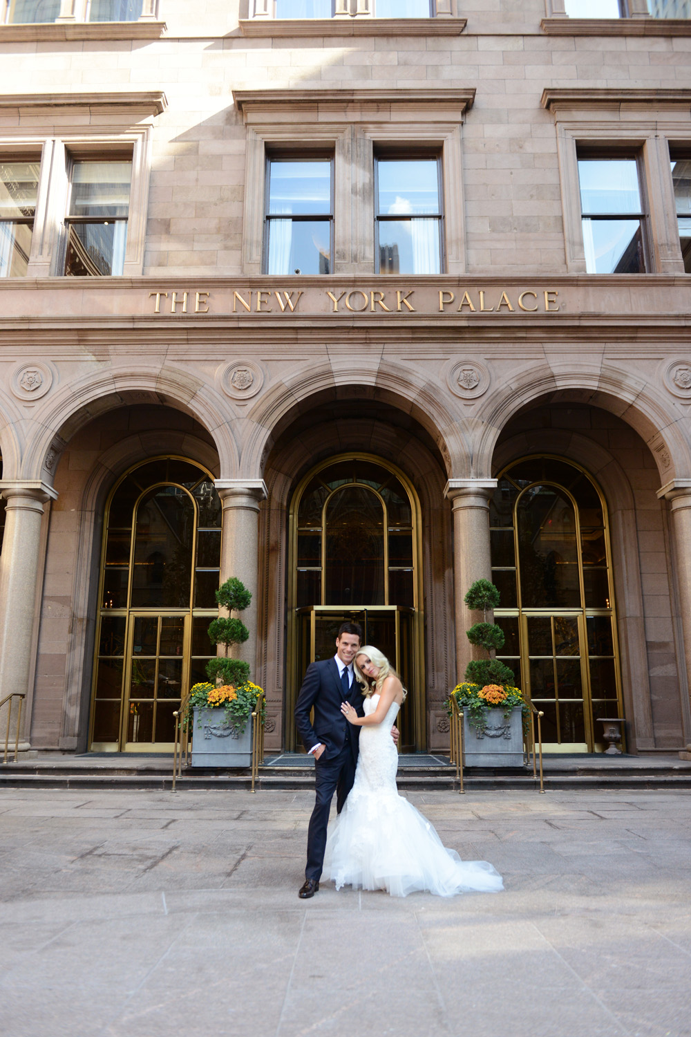 Wedding photos of Alice and Travis and their Rockefeller Center Wedding at 620 Loft and Garden New York and Lotte Palace Hotel, photographed by wedding photographer New York XOANDREA