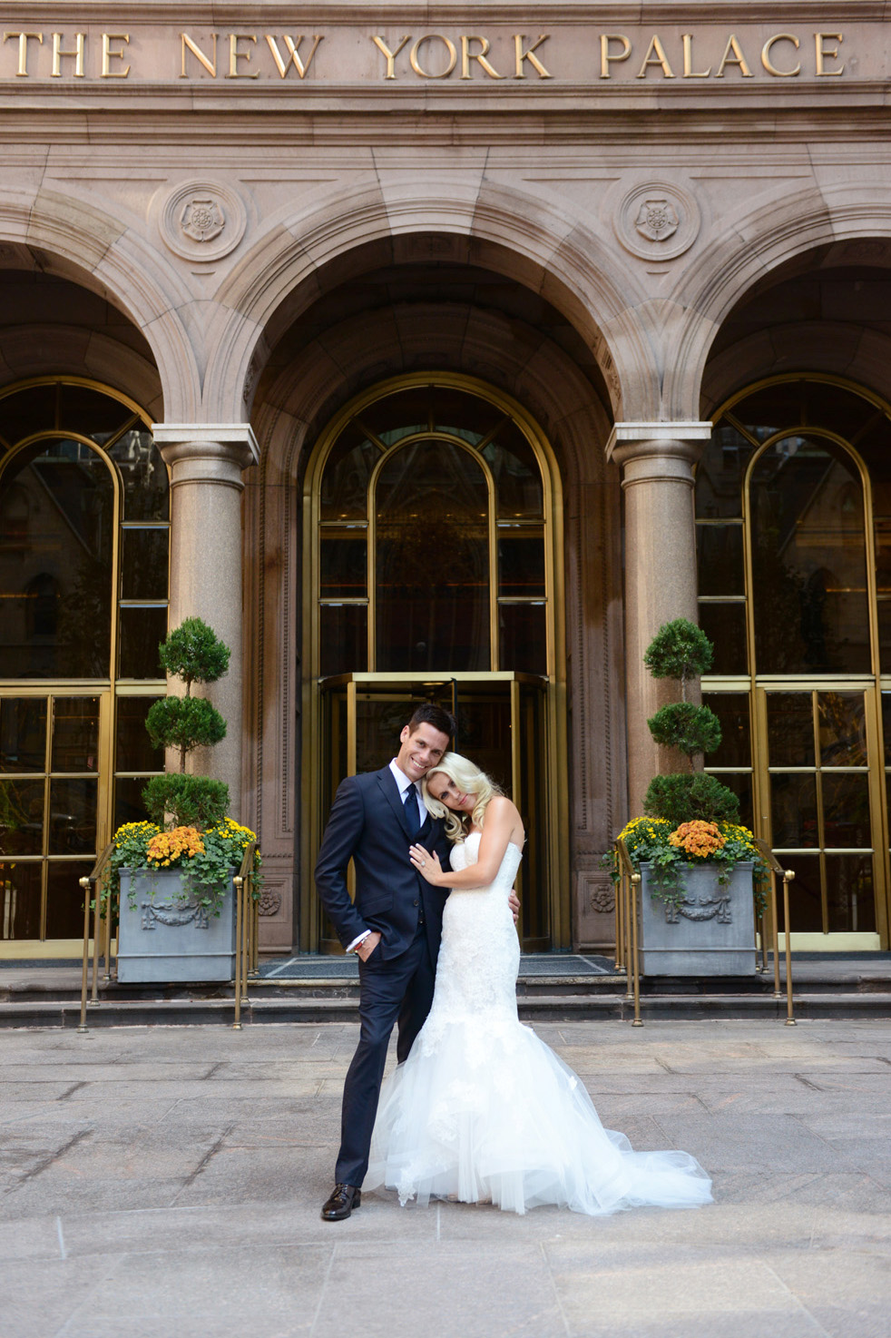 Wedding photos of Alice and Travis and their Rockefeller Center Wedding at 620 Loft and Garden New York and Lotte Palace Hotel, photographed by wedding photographer New York XOANDREA