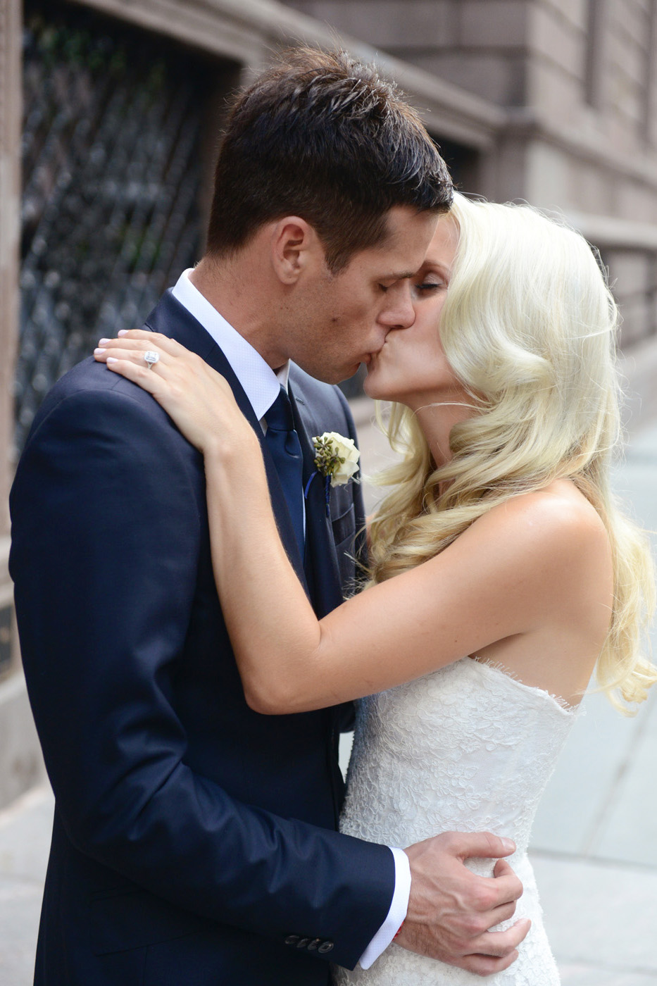 Wedding photos of Alice and Travis and their Rockefeller Center Wedding at 620 Loft and Garden New York and Lotte Palace Hotel, photographed by wedding photographer New York XOANDREA