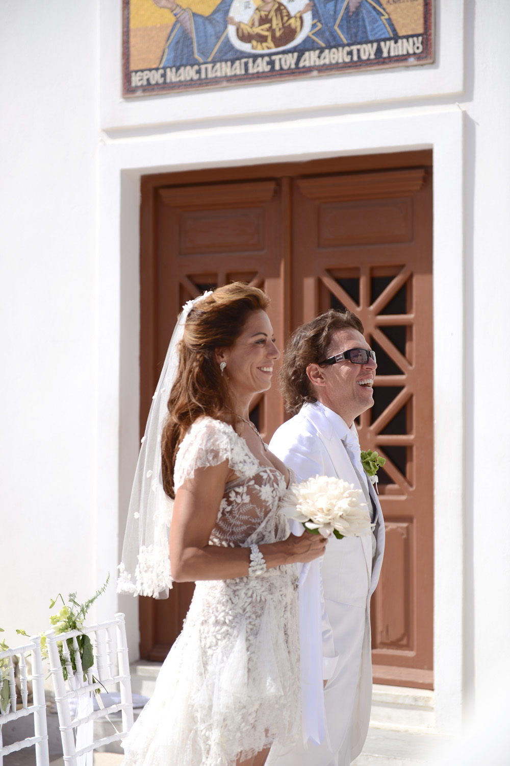 A celebrity wedding in Santorini at Katikies Hotel by wedding photographer Santorini XOANDREA